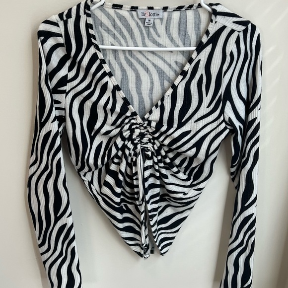 Zebra front scrunched shirt. - Picture 1 of 1